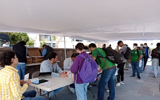 AntenaSanLuis's tweet photo. #Gobierno │ 13 mil #estudiantespotosinos recibieron su tarjeta de #transportegratuito #MiPase
Las y los jóvenes universitarios aún pueden registrar sus datos en el sitio https://t.co/JKyTTxvn3t para ser beneficiarios del programa -> https://t.co/XTmLbW8b51 https://t.co/zyyty3i8Ln