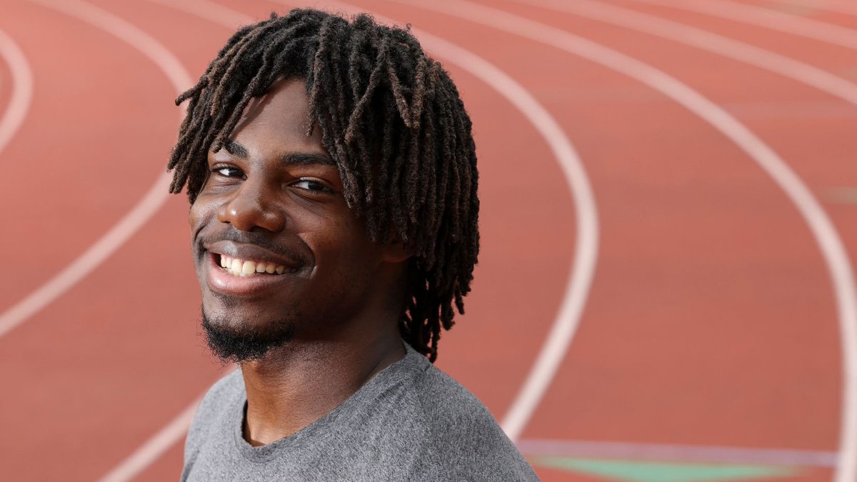 SportsDayHS's tweet photo. From our Best of 2022 series:

Pierre Goree may be the fastest kid to ever run in Texas 🔥

After nearly breaking the HS 100-meter record can he do D1 football for SMU and have an Olympic track career?
https://t.co/qnzlJ14BDC https://t.co/lpkPqDqBIx
