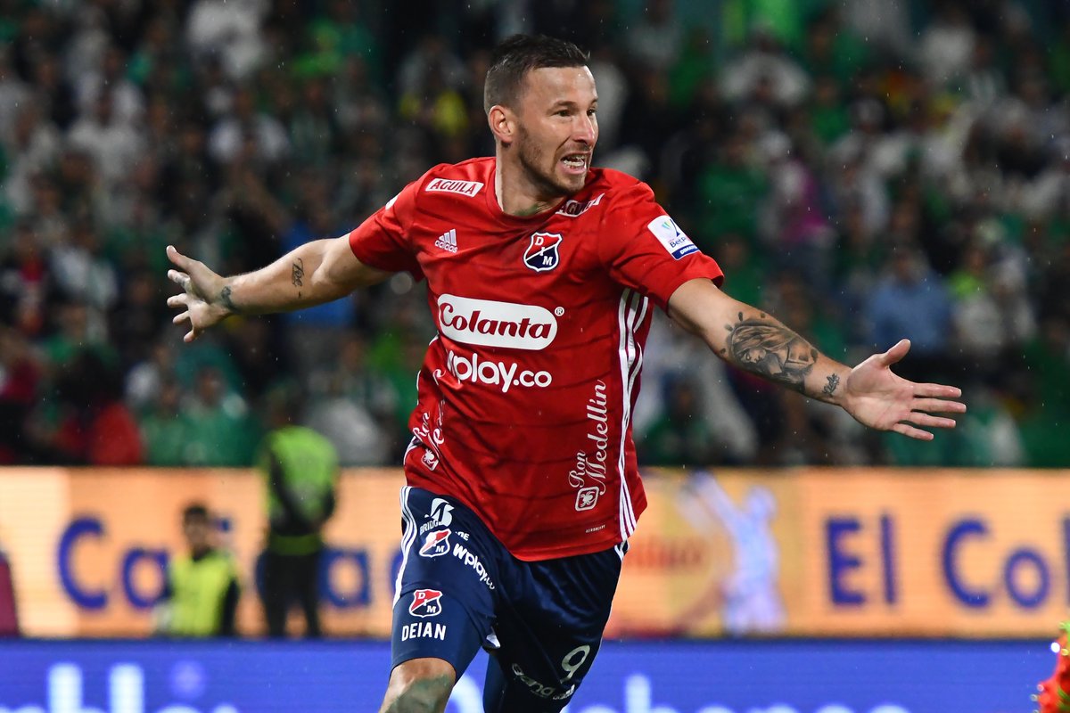 PSierraR's tweet photo. 🚨 Después de varios esfuerzos, el #DIM llegó a un acuerdo verbal con Luciano Pons (32) y su círculo para la renovación del argentino 🔴🔵

👀 El delantero recibió en noviembre una oferta de #Junior y recientemente otra de #Tolima, pero hace instantes acordó con el ‘Poderoso’ https://t.co/iw9MzcrXhB
