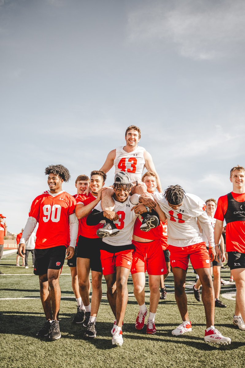 Wisconsin Football tweet media