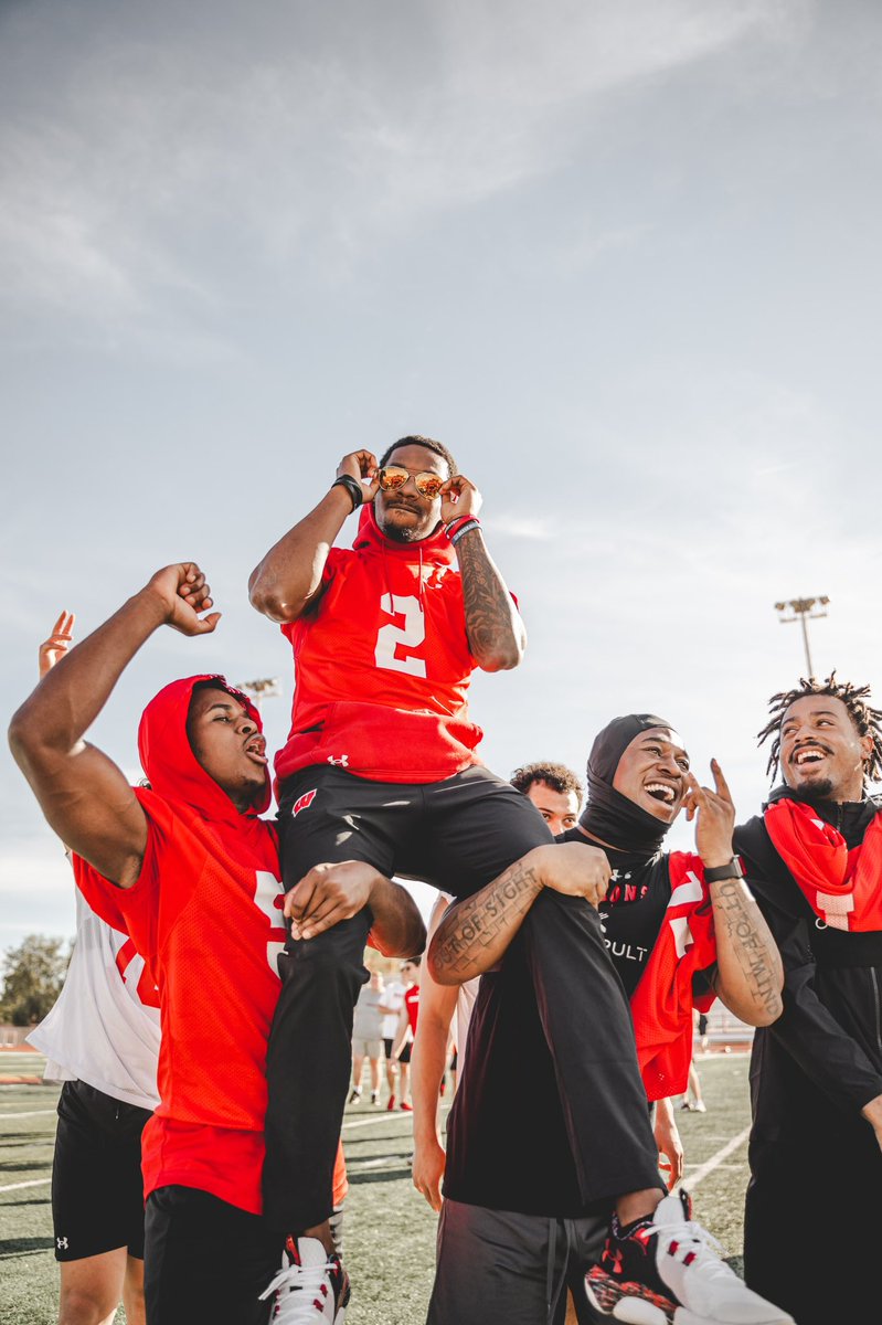 Wisconsin Football tweet media