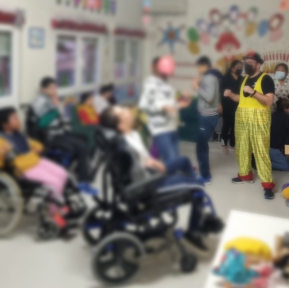 Gracias a todos por recibirnos siempre tan bien y por el cariño que nos dais =🔴) Como nos gusta pasar ratitos con los amigos de Peripatos sois mágicos