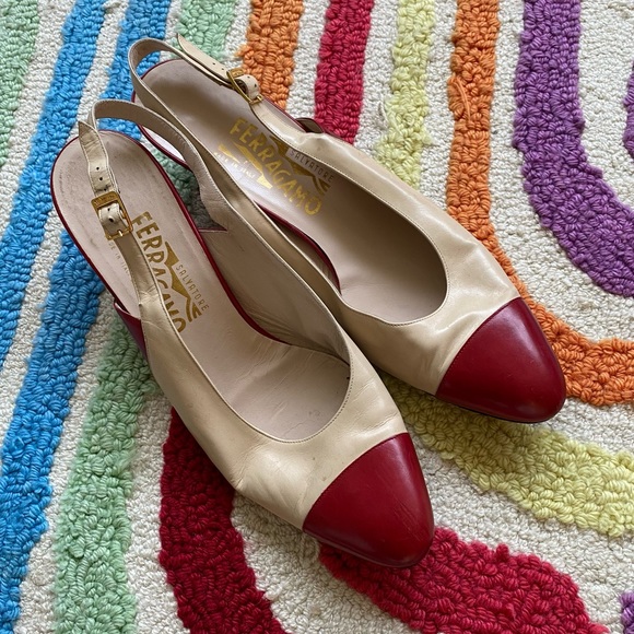 chronicflair's tweet photo. So good I had to share! Check out all the items I'm loving on @Poshmarkapp #poshmark #fashion #style #shopmycloset #vintage: https://t.co/vMnzZGhHFz https://t.co/na7V5Nm5Bo