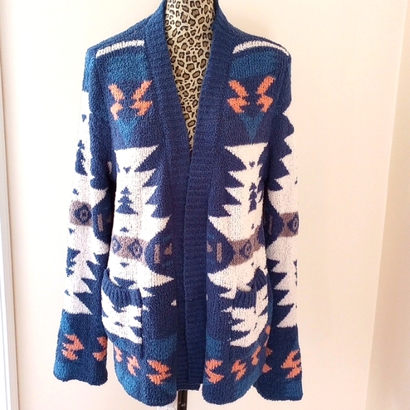 CarsonTheCat1's tweet photo. So good I had to share! Check out all the items I'm loving on @Poshmarkapp #poshmark #fashion #style #shopmycloset #springmercer #ellendegeneres #veryj: https://t.co/qZNNZqZ80w https://t.co/R7GdJm1u8R
