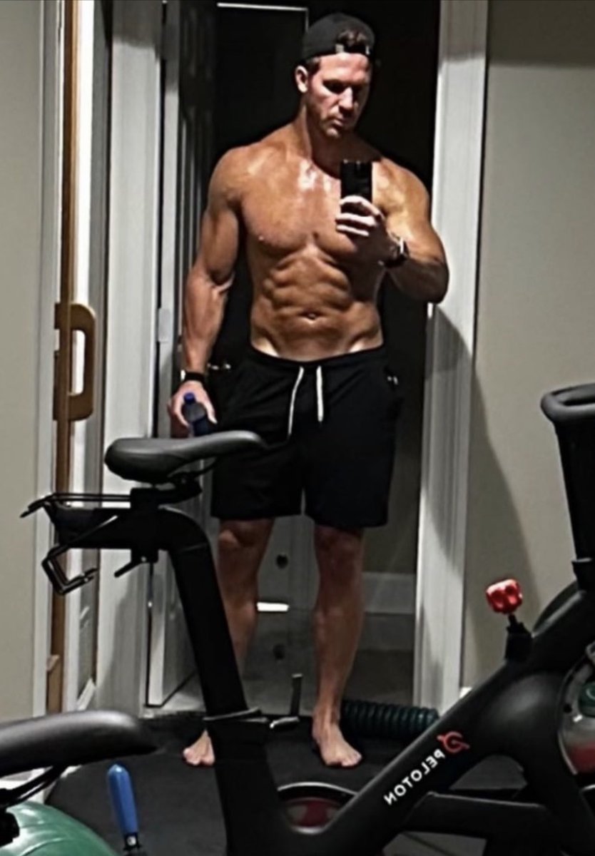 Former NFL QB Tim Couch Is Jacked, Resembles Bodybuilder
