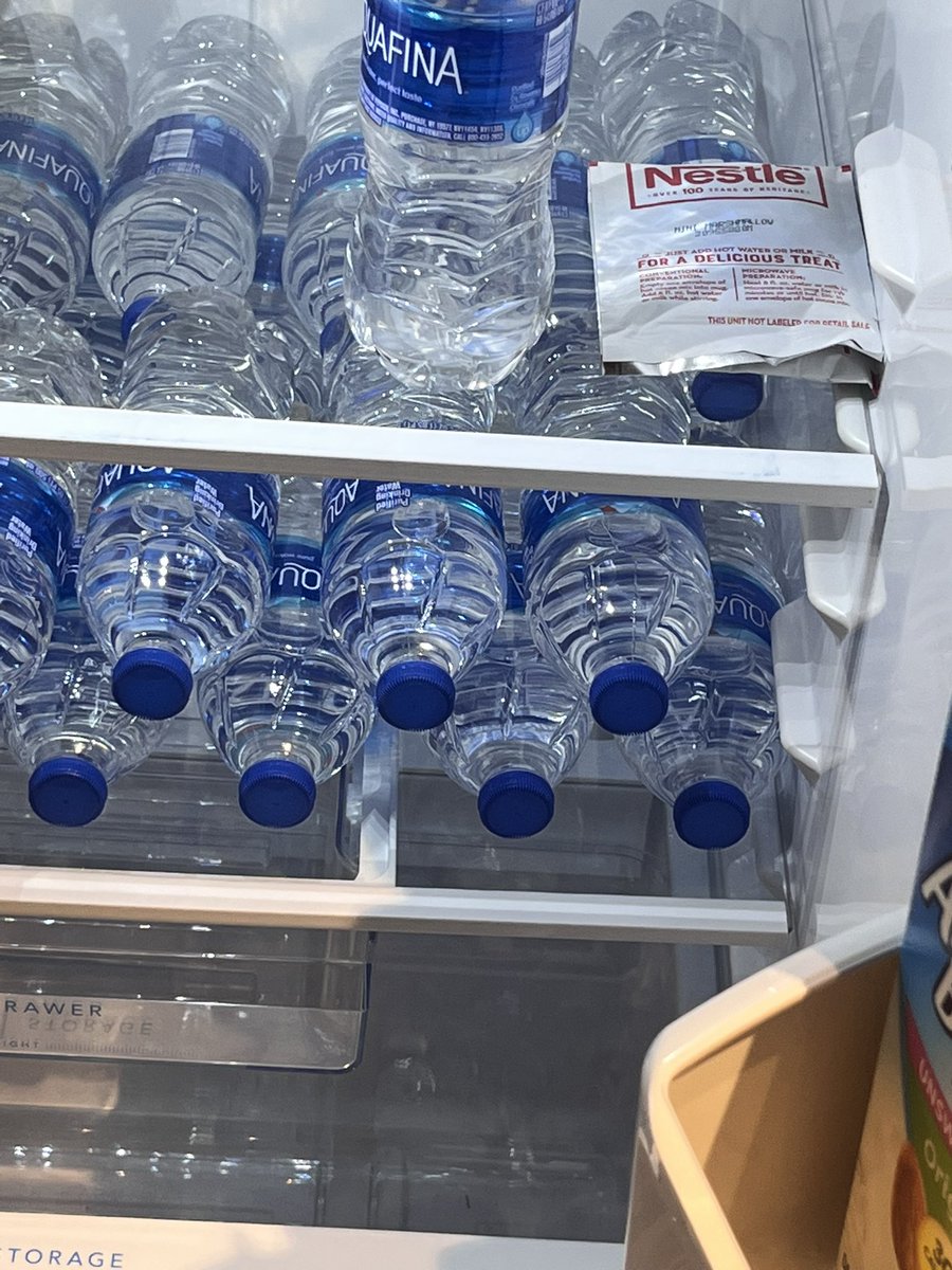 ki7ykat2's tweet photo. My vacation fridge 😻 https://t.co/lGJSGobO15