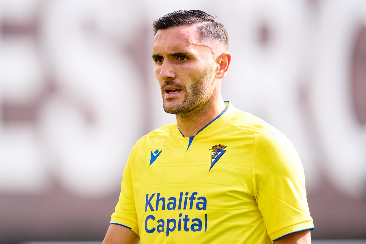 🚨 Lucas Pérez (<a href="/LP10oficial/">Lucas Pérez</a>) se quiere ir al <a href="/RCDeportivo/">RC Deportivo</a> en el mercado de invierno

‼️ Informa <a href="/alvarobenitolb/">Álvaro Benito</a> 

🗓️ Confía en que se resuelva esta semana

💸 El Cádiz quiere renovar. Él está dispuesto a pagar de su bolsillo parte de la operación (en torno al millón de euros)