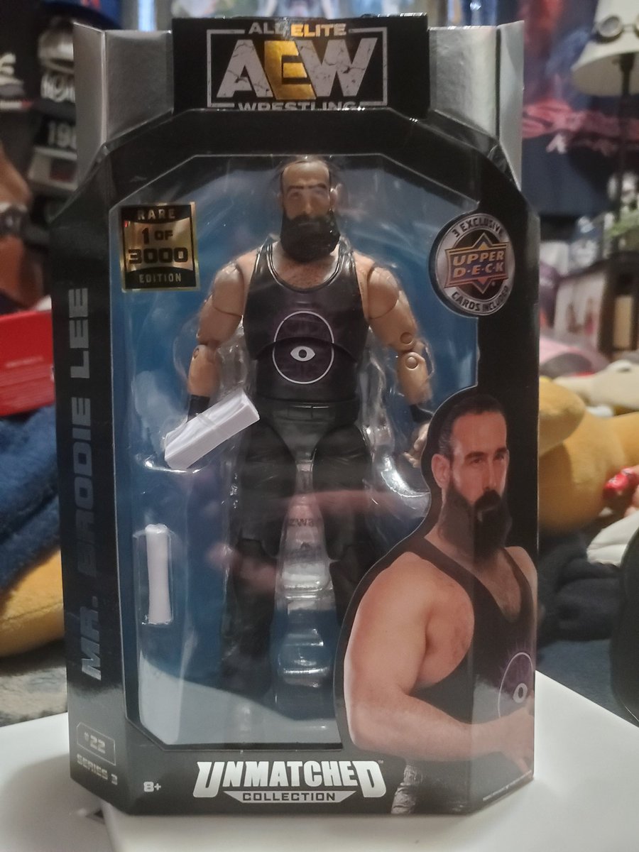 XLoneLeeX's tweet photo. How awesome is it that on this day when we remember the great Brodie Lee, I find this guy? #ExaltedOne #JoinDarkOrder @AEW @AEWbyJazwares https://t.co/bKpRtpDo7j