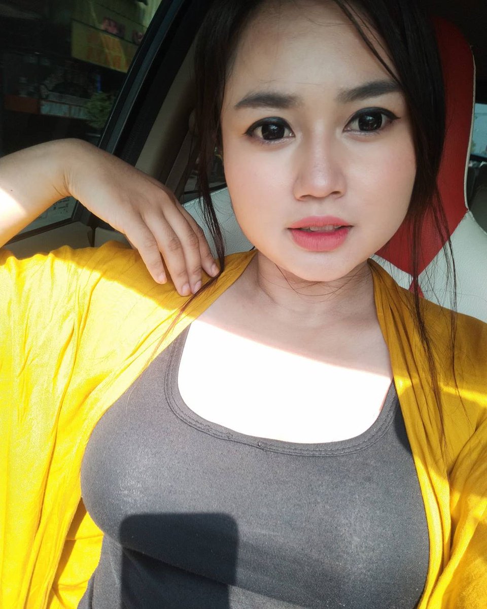 ada yg mau nemenin main gak beb ,kalau mau sini dong retwet ya 😘cutt.ly/B0lFSlW pengen di temenin nih