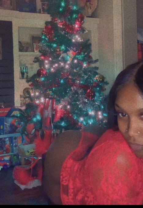 I Was The Best Gift Under The Tree 🥰💋🎁🎄 https://t.co/PolmGMn1nO