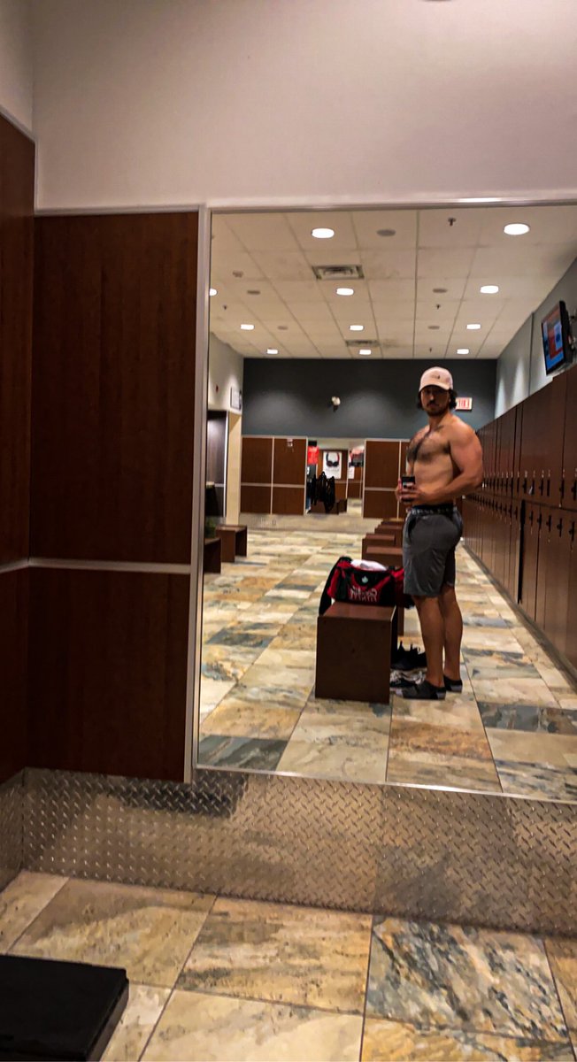 Gonna start using this twitter more on the fitness side- posting progress and meals. Was inspired by a friend to post this stuff. 218lbs going into 2023, have a small bulk up to 230 then a cut to 210 by mid summer. Doubt I’ll make YT fitness stuff but maybe on my second channel.