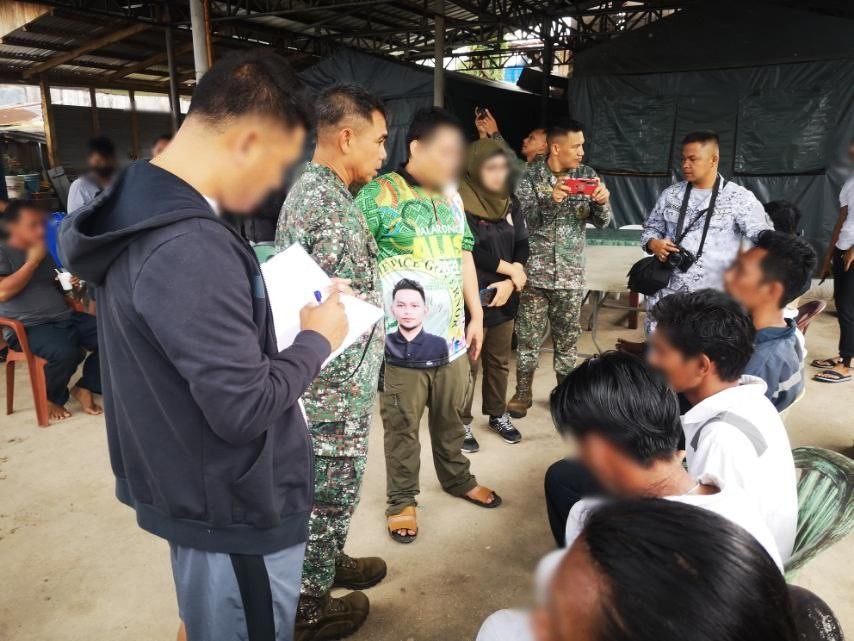 Philippine_Navy's tweet photo. LOOK | PH #Navy renders assistance to passengers of distressed seacraft in #TawiTawi
π/πΈ: @CPIO_WestMinCom
#AFPat87
#ProtectingtheSeasSecuringOurFuture
#ModernandMultiCapablePHNavy
#AFPyoucanTRUST https://t.co/25mN56IV85