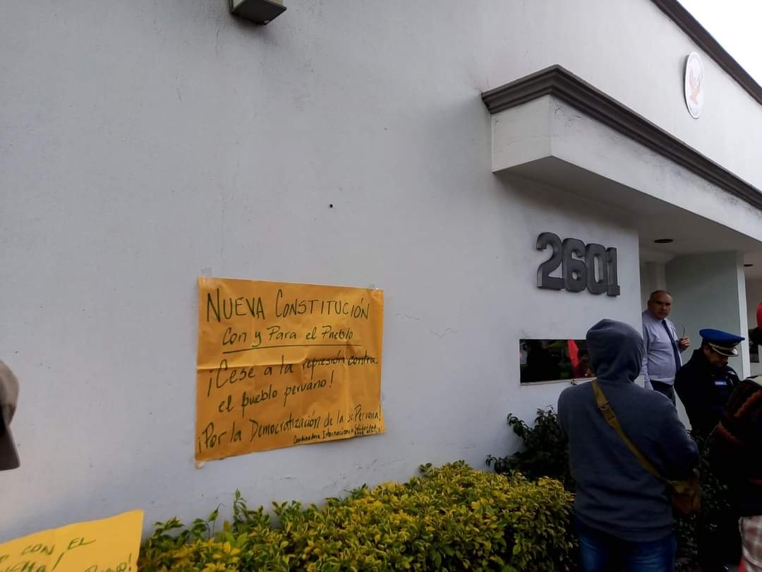 Hoy en la Embajada de Perú en México, solidaridad con los trabajadores y el pueblo peruano en lucha. Abajo los actos represivos y los asesinatos de Dina Boluarte.
Solidaridad con el Partido Comunista Peruano!