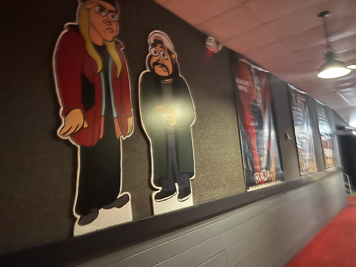 PokeProfNet's tweet image. Had a Bro-Date tonight at @ThatKevinSmith’s @SmodCinemas to watch @ViolentNight! It was such a great time and I’m so pumped to work right down the road from this place!

#KevinSmith #SmodCastle #SmodCastleCinemas #ViolentNight