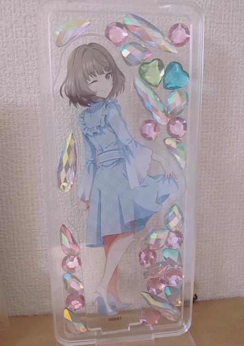 スリコで売ってたアクスタフレーム買ってたから楓さん飾ってみたけど良いね!可愛い 