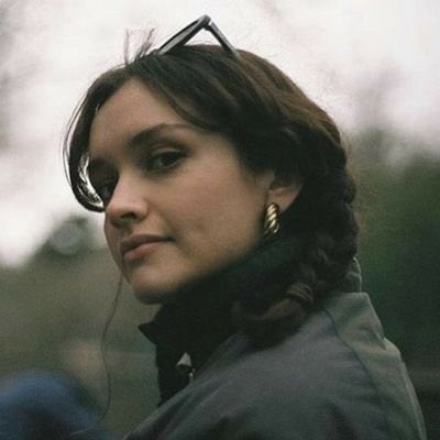 DreamofASOIAF's tweet photo. Happy 29th birthday to the most gorgeous, and talented Olivia Cooke 💚 https://t.co/90KvqDVM8R