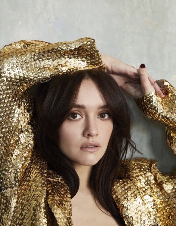 DreamofASOIAF's tweet photo. Happy 29th birthday to the most gorgeous, and talented Olivia Cooke 💚 https://t.co/90KvqDVM8R