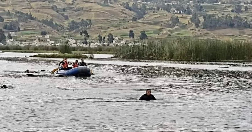 ptierragrande's tweet photo. 🔴 ATENCIÓN #TierraGrandeInforma | Tragedia en Colta. 

Una embarcación turística naufragó en la laguna de la zona dejando como resultado dos pequeños de 5 meses y tres años y una persona adulta fallecidos. Fiscalía formulará cargos contra el capitán. https://t.co/Tv9EvA5qTs