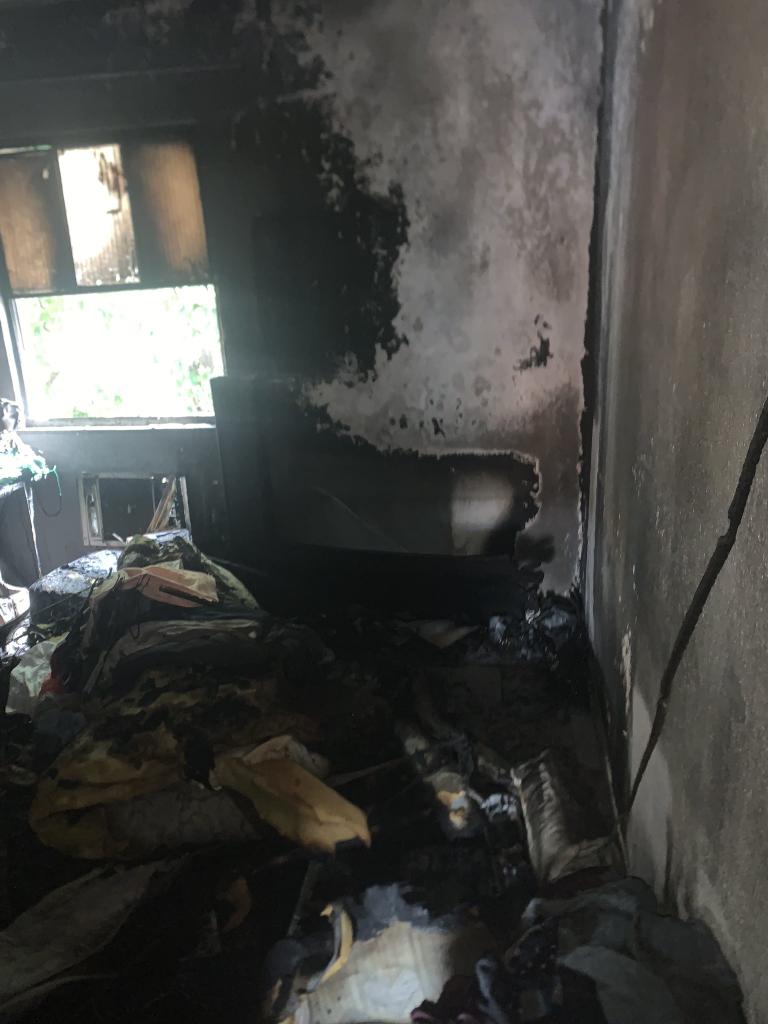 A casa da mãe de uma amiga minha pegou fogo não sobrou nada vamos ajudar com doação qualquer quantia será muito bem vinda a união faz a força ... Se quiser ajuda em dinheiro e só ir no meu perfil tem a vaquinha ❤️ vamos dá RT aii gente