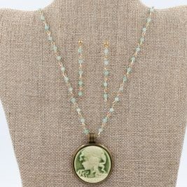 Doriest_Designs's tweet photo. NEW CONTEST: 
Share my business &amp; you can win some fabulous prizes in this GIVEAWAY. Here's how:
1)LIKE this post
2) SHARE it 
3) COMMENT done  
Do all 3 and you're entered to WIN. 12/31 I will randomly draw a name and you will win jewelry worth up to $100  #giveaway #contest https://t.co/0MQppfwySJ