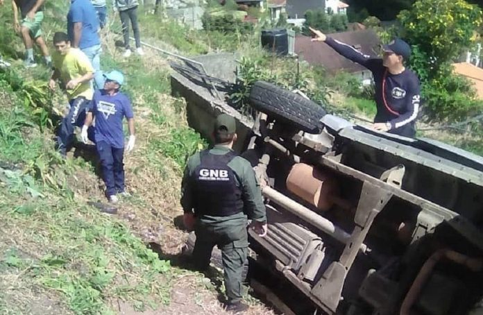 Valencianos sufrieron accidente en la vía a la Colonia Tovar con saldo de tres fallecidos y dos lesionados
 bit.ly/3C2oiCm