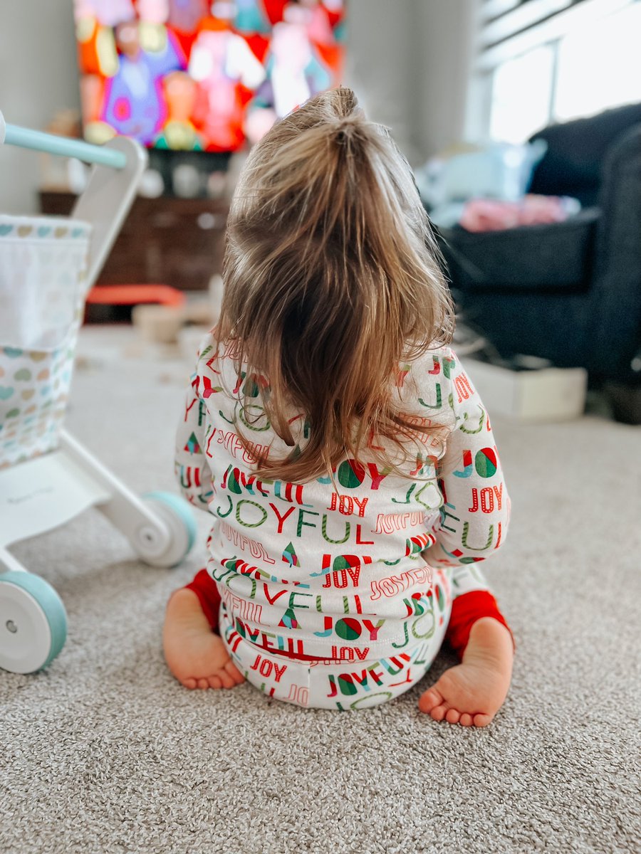 From our home to yours, we hope everyone has a 𝒿𝑜𝓎𝒻𝓊𝓁 holiday season.

𝑀𝑒𝓇𝓇𝓎 𝒞𝒽𝓇𝒾𝓈𝓉𝓂𝒶𝓈

🤍

𝚃𝚑𝚎 𝙷𝚒𝚜𝚎𝚕𝚜