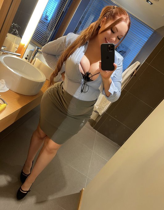 Hey 👋 👩&zwj;💼  https://t.co/aRh1dEHhqd https://t.co/jnxBa3Oe4N