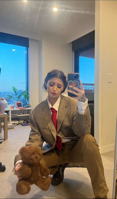 CHOOSE YOUR FIGHTER 🤺  Sexy Angel 🤝 Mr Bean https://t.co/Ij23tLnZjO