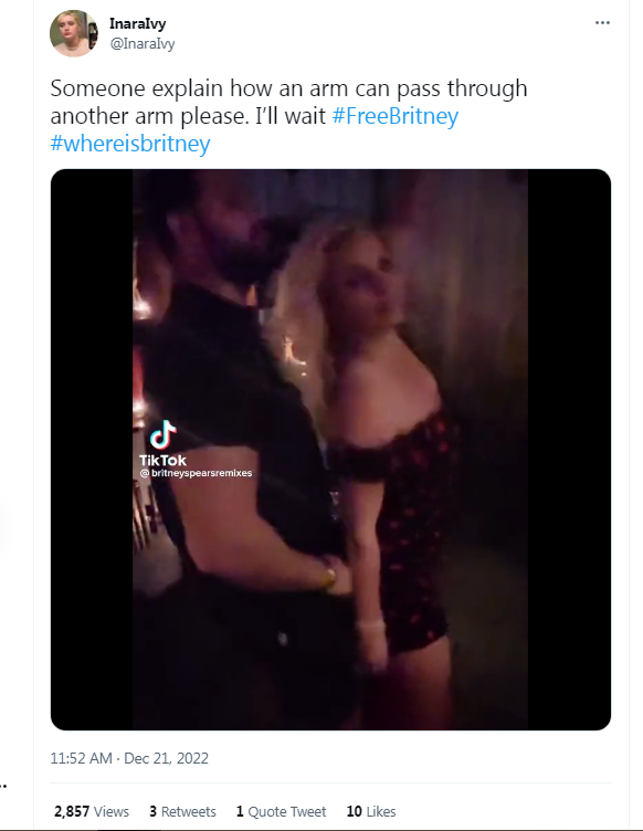 TeradaTomoo's tweet photo. @InaraIvy Maybe because the arm never "pass through another arm" but slips behind hers? A lot of accounts wanting to disinform to sabotage #FreeBritney #FreeBritney2 #JusticeForBritney #WhereIsBritney #SOSBritney #BritneyWasNeverFreed #BritneyIsNotFree #EndTheCarePlan #BritneySpears https://t.co/0cvtnIP1kk