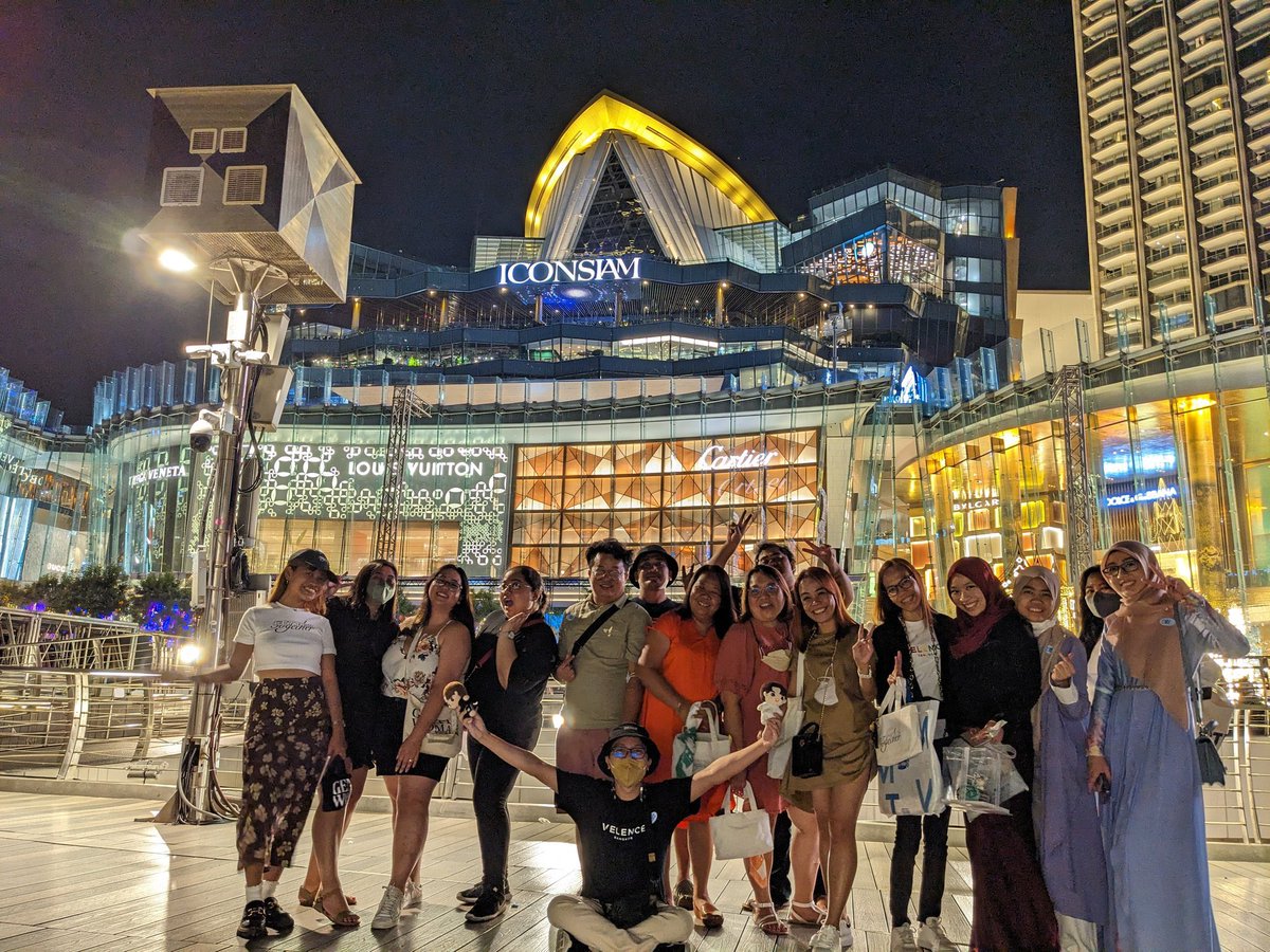 BLue_Tyline's tweet photo. Happy Birthday @Khyun04092 Happy to meet all of you guys. Till Next BrightWin event. #ไบร์ทวิน #hbdLea #hbdBright #christmas #25th #December #2022 https://t.co/ofdcokVTXP