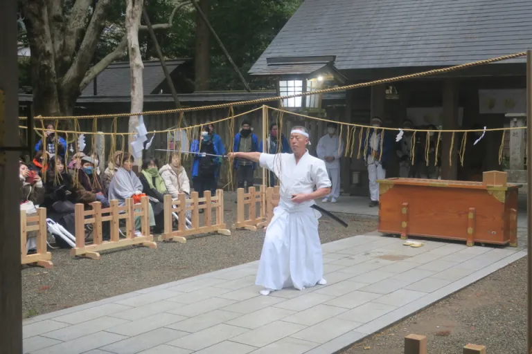 musubi_sato's tweet photo. https://t.co/zn29RMJYgH

天岩戸神社奉納演武
12月22日（冬至）、高千穂の天岩戸神社「注連縄張御神事」で演武を奉納しました https://t.co/qNCuuDB5F4