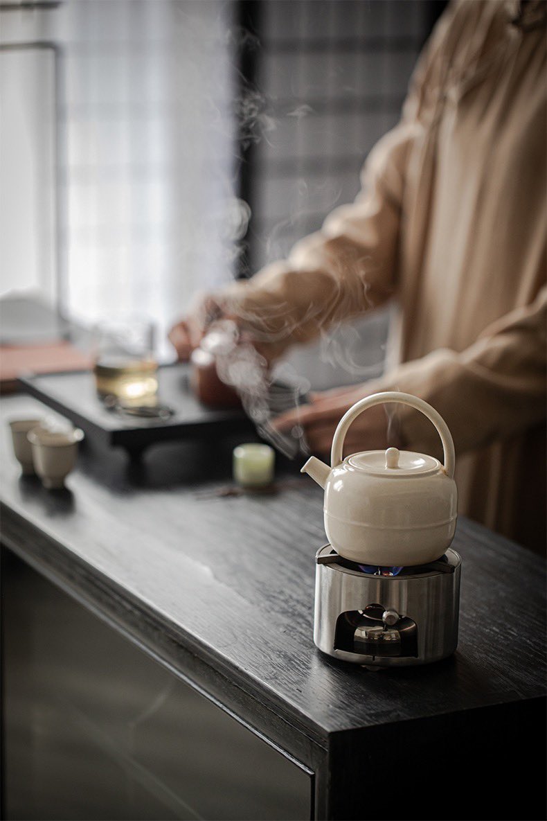 morimatea's tweet photo. Pressing pause often allows a sense of clarity that isn't available when you're stuck in the weeds, so savor it.
.
.
.
#ministove #stove #claypot #claypottery #chaxi #chadao #tearoom #teablogger #quietness #relax #cozytime #peace #zenbuddhism #zentea #chinesetea #morimatea https://t.co/NaB0sVwIvO