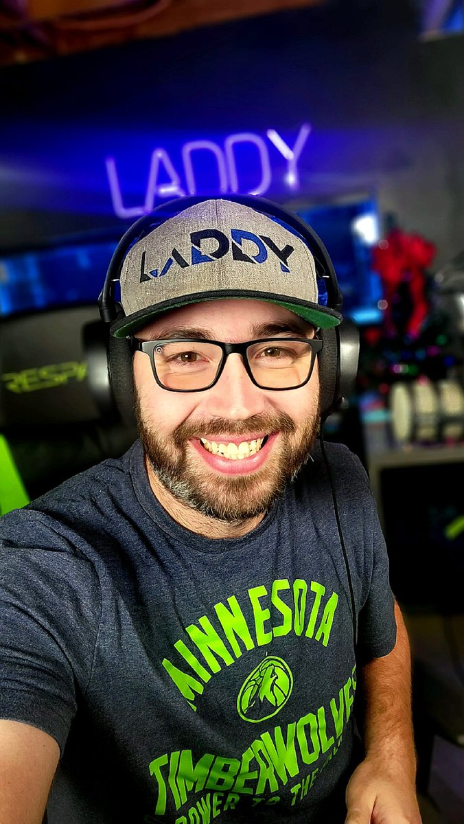 LaDDy👓 tweet media