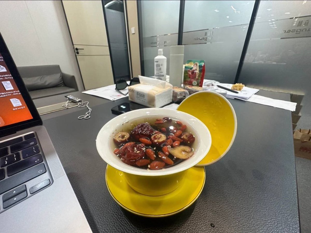 ZolaJNW's tweet photo. Health-preserving tea has remarkable effects in regulating the functions of the five internal organs, improving physical fitness, nourishing and strengthening, and prolonging life. https://t.co/Q4llC2Cs5O