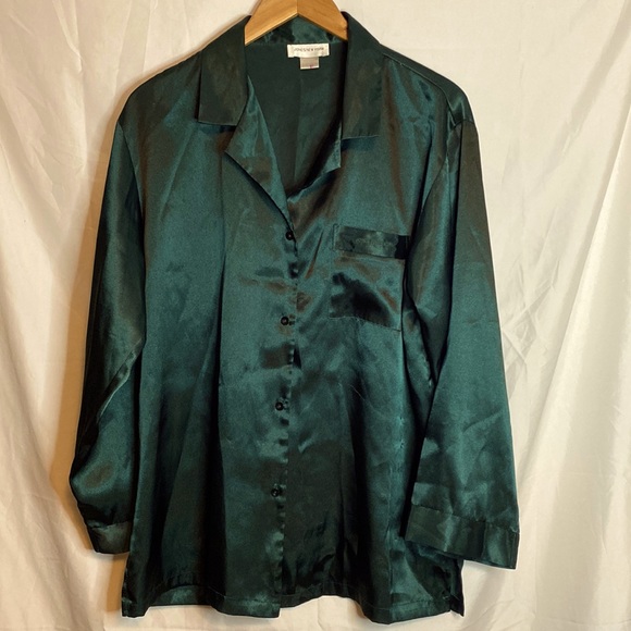 fruitgalthrift's tweet photo. So good I had to share! Check out all the items I'm loving on @Poshmarkapp #poshmark #fashion #style #shopmycloset #bananarepublic #allinmotion #jonesnewyork: https://t.co/dw3iLUhHBA https://t.co/mxqqGHldfH