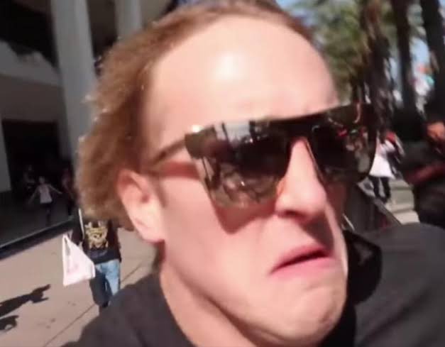 anything4views's tweet photo. Logan Paul fleeing back to his mansion in Puerto Rico to avoid prosecution and enjoy is 4% tax brackets on money he’s stolen. https://t.co/5ASu6sffjM