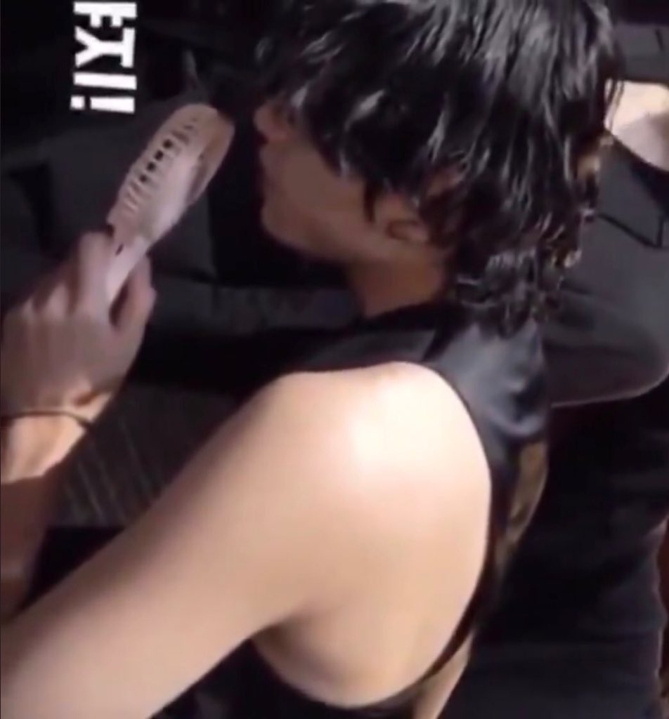 แขนจองกุก                      แขนนุแท