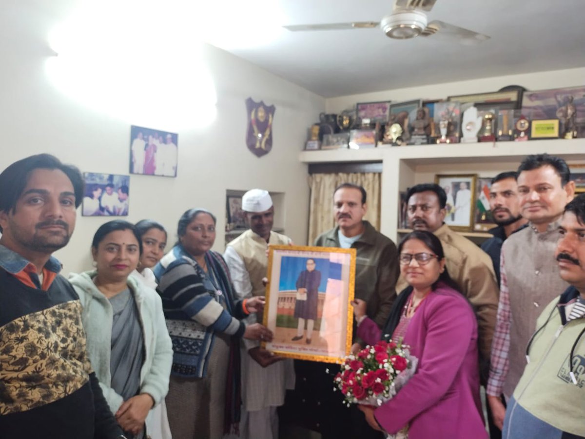 Rajsanvidha's tweet photo. आज@NeerajDangiINC जी( राज्य सभा सांसद) से संयुक्त संविदा मुक्ति मोर्चा ने मुलाकात की एवम मांग पत्र सौप कर अपनी पीड़ा बताई,, नीरज जी द्वारा आश्वस्त किया गया की सीएम साहब को पत्र लिख कर व पूरा प्रयास रहेगा आपके एक डेलीगेशन को मिलवाकर समाधान कराये
#संविदा_कर्मी_मांगे_नियमितीकरण https://t.co/JXD3nUdhxI