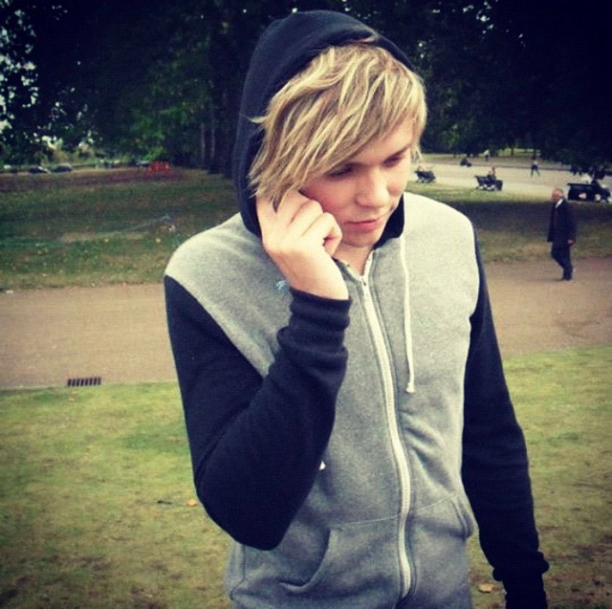 Tha5SOSFamily's tweet photo. WHEN U CHANGE UR MIND ILL BE WAITING CAUSE IM BETTER THAN HIM JUST SAYING!! https://t.co/eu8E2wspjP