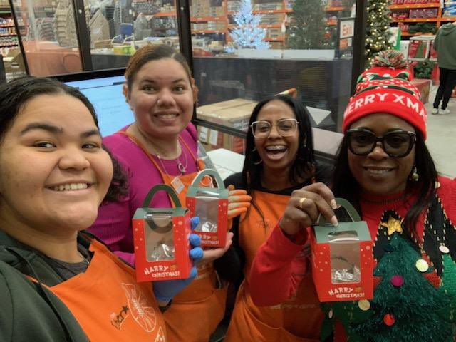 Excel64038045's tweet photo. Is the little things that matters taking the time to share a piece of my favorite cake with the associates ! Happy holiday https://t.co/uLOEAah0Wm