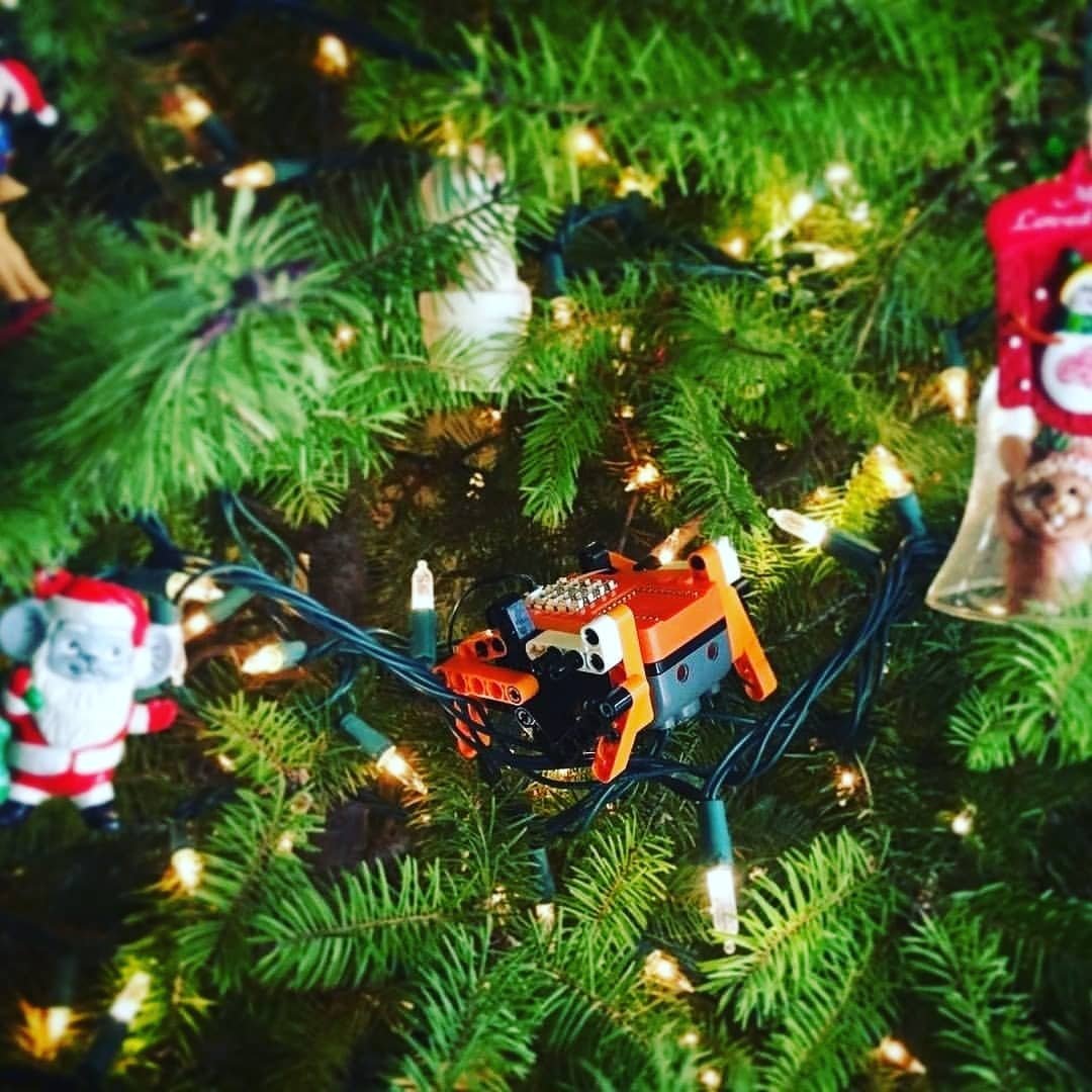 We sure do know how to decorate a christmas tree! Lady Bug makes the perfect edition to any holiday decor. Get yours at microduinoinc.com and use the code 30OFF for 30% off your purchase! 👩‍💻💡🐞🎄🎅❄ ⭐ #STEM #STEMed #ThisIsSTEM #ittybittybuggy #Microduino