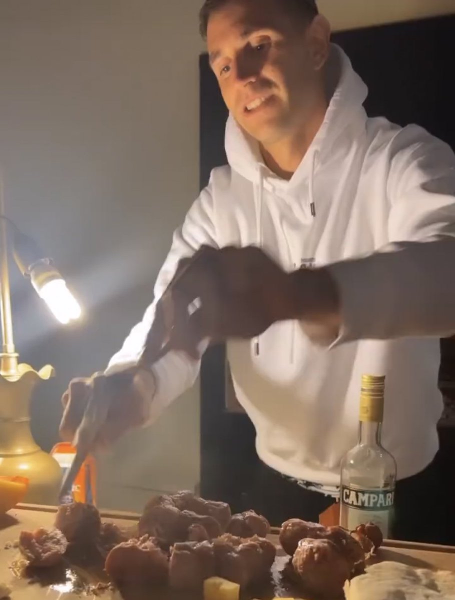 acá cenando con mi novio