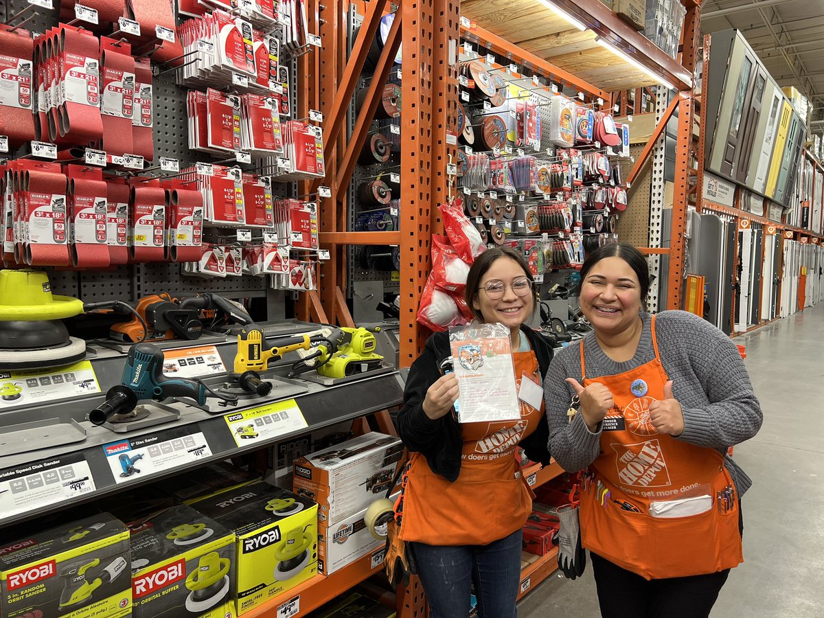 JeanCXM_0523's tweet photo. Recognizing Sarah for her consistency in closing hardware! This young lady ensures that every night we are in stock and store appearance is opening ready 🤩 Thank you for all you do Sarah! 🙌🏻 @Fuerstenberg15 @IsaacG_Garcia @mirandaonofrey1 @HD_vmarie @krys_ann88 https://t.co/JKU8no6Clt