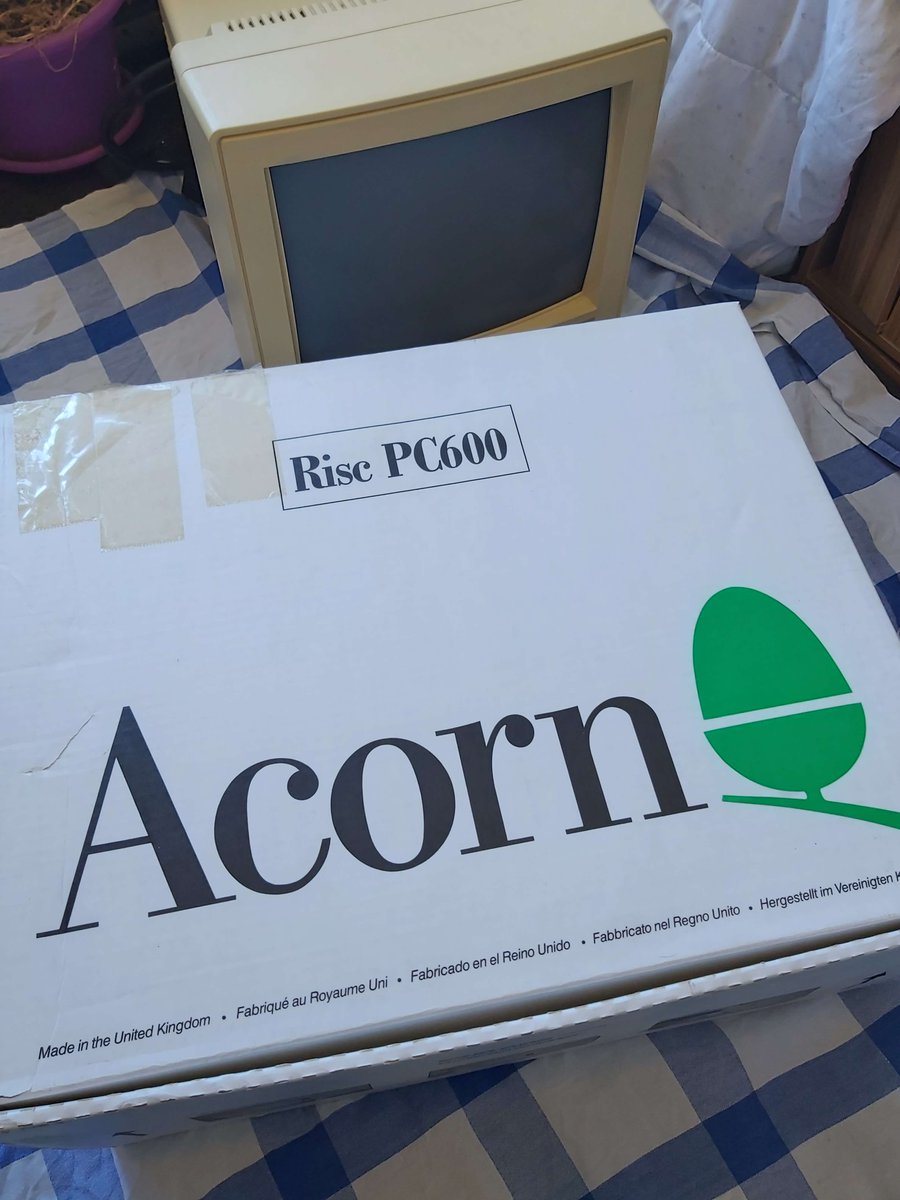 whatkamidid's tweet image. My new baby! Almost mint in box. 🤭 Actually I am probably one of very few people in Australia who even has one of these very ancient configurations of cardboard right now... #riscpc #retrocomputing