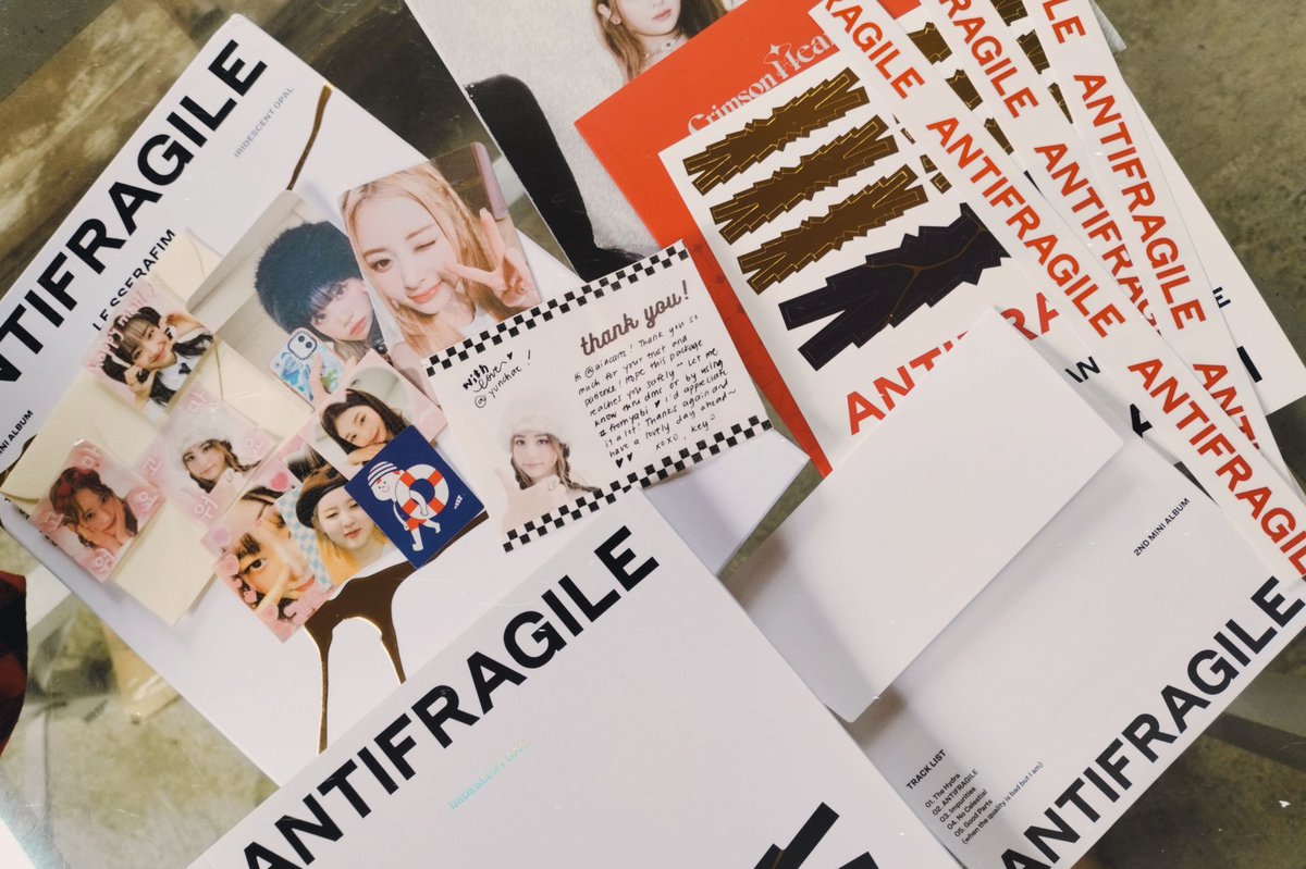 aiacarts's tweet photo. 💌: @yvnchae 

my antifragile finally came home! tagal ko inantay (due to xmas) but super sulit ! super secured ng parcel + freebies. thank you, key!! 🫶🏻

#fromyabi https://t.co/2CZWTl5x9X