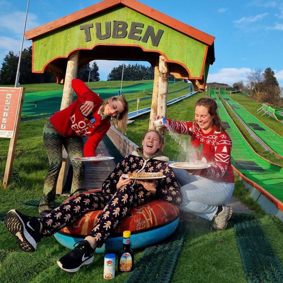 KERST ACTIE! 🎄
De hele kerstvakantie 50% korting op Tubing en Net Adventure met de code KERST-2022-462401.

Geniet na met een heerlijke pannenkoek in De Pannenkoekhut. Zien we jou ook in de kerstvakantie? outdoorvalleywintersport.nl/activiteiten/t…