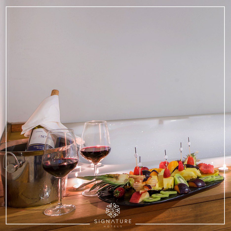 SignatureTurkey's tweet photo. Birbirinden lezzetli yemekler yiyebileceğiniz, size özel hizmetlerimizle hayal gibi bir yeni yıl tatiline hazır mısınız? 🎉 🍷🎄

#signaturehotels #otel #tatil #seyahat #konaklama #vacation #travel #food #kuşadası #kapadokya #pamukkale #tourism https://t.co/vVwWUTNjs0