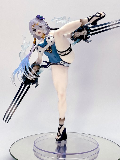 【フィギュア紹介】
ライザのアトリエ～常闇の女王と秘密の隠れ家～リラ水着Ver.

すみません、ライザのアトリエをプレイしたことがないので
完全にポージングだけで購入しました。

そしてサイドのおさげの髪のパーツが細く取り出す時に
ポキっと折る失態をやらかしましたが、無事、接着剤で修復。 