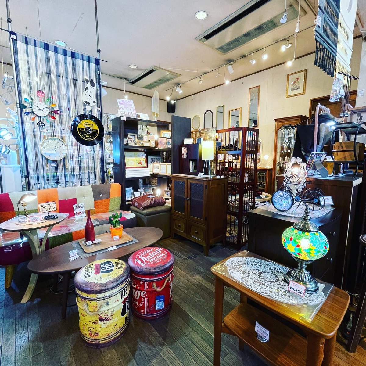 nishiogi_info's tweet photo. 東京女子大学の前にある家具やインテリアのお店MW（ムウ）が1月いっぱいで閉店とのこと。20%オフの閉店セールを実施中。店内は和物からアジアン、西洋アンティーク調までバラエティ豊かにいろいろ並んでます。 https://t.co/zeZJch9732