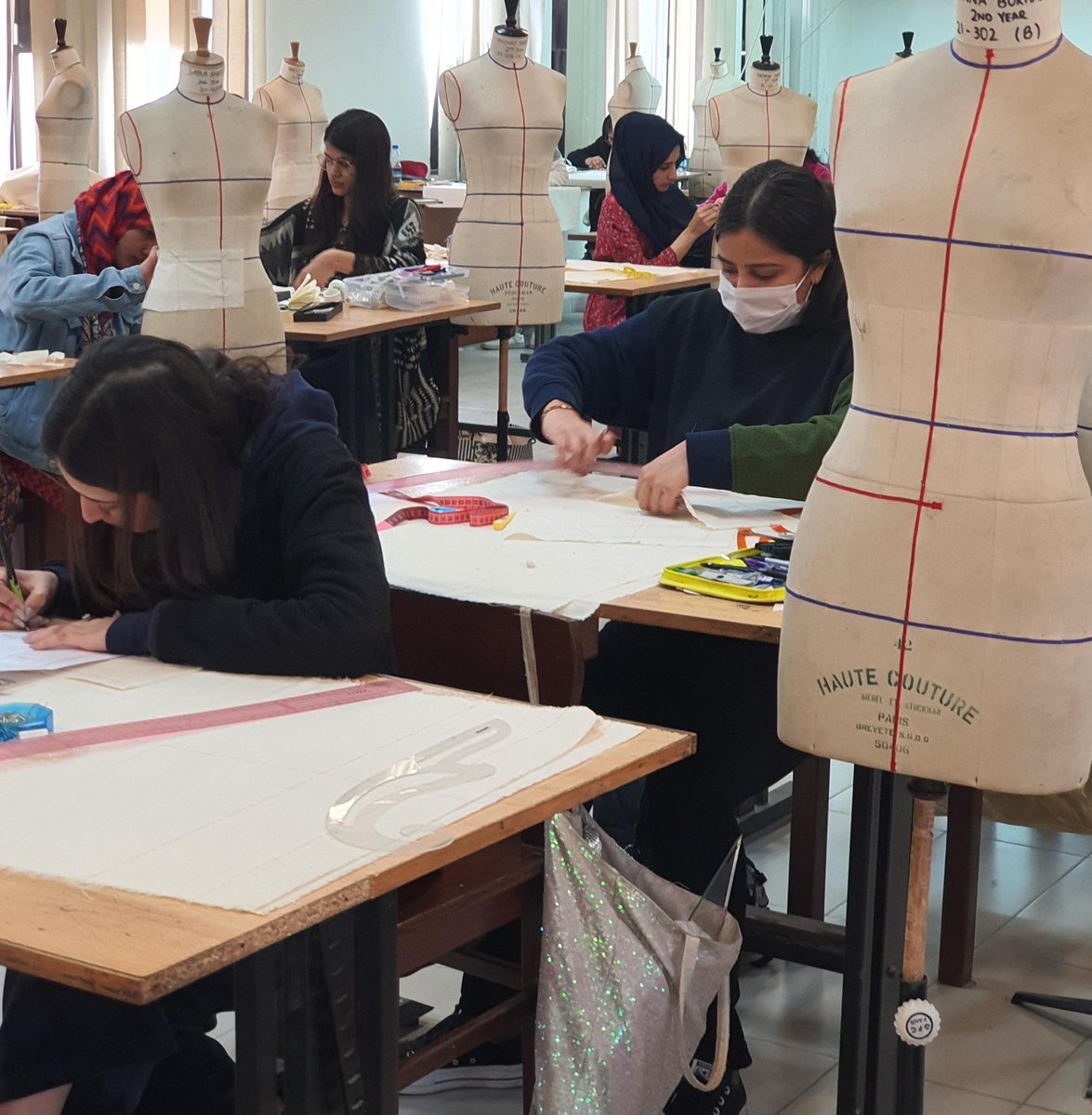 FranceinPak's tweet image. 🙏to the Pakistan Institute of Fashion &amp;amp; Design in #Lahore for an insightful presentation on the institute’s curriculum and long-standing links with partners in 🇫🇷. It was also fantastic to discover the work of Pakistan’s budding designers.  #PIFD